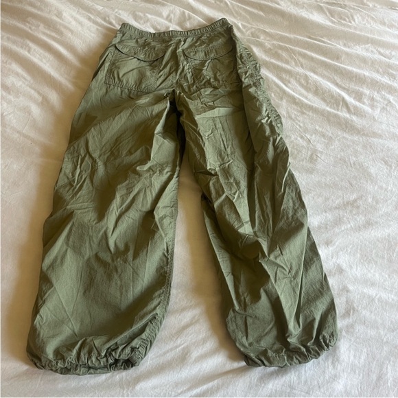 Aritzia TNA Aviator Parachute Pants Sage Frost Green XS - Picture 6 of 6